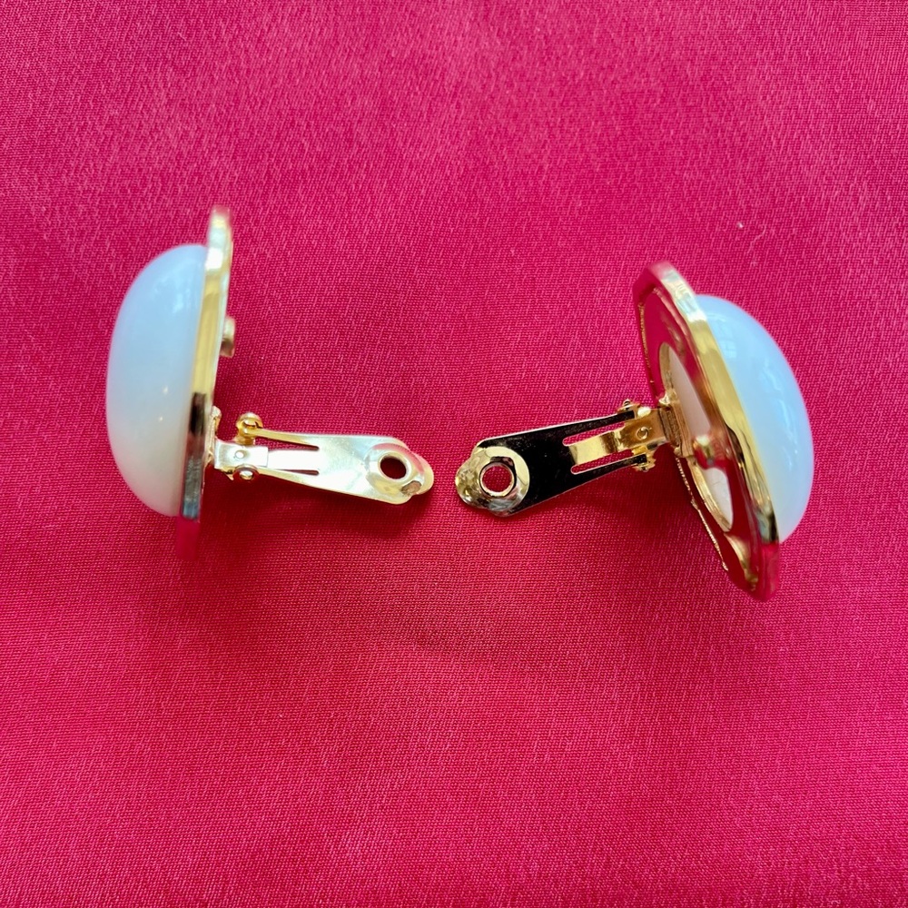 Vintage Carol Dauplaise Earrings - Picture 12 of 16